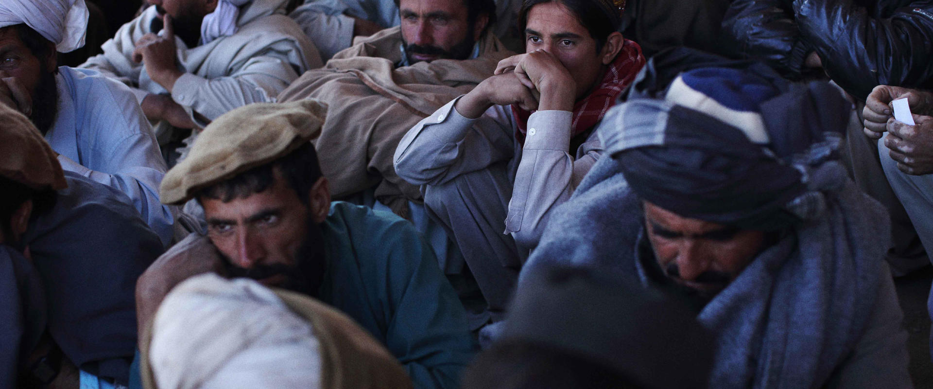 Miles de personas esperan en Maimana para regresar a sus hogares